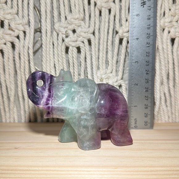 Fluorite elephant - Picture 1 of 3